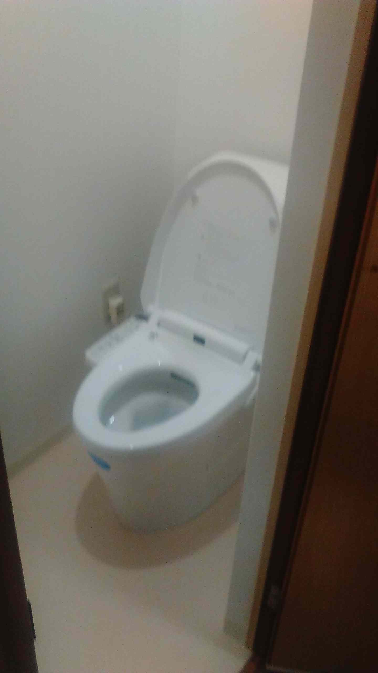 トイレ拡張工事　アメージュＺ（ＬＩＸＩＬ製）取付　東大阪市