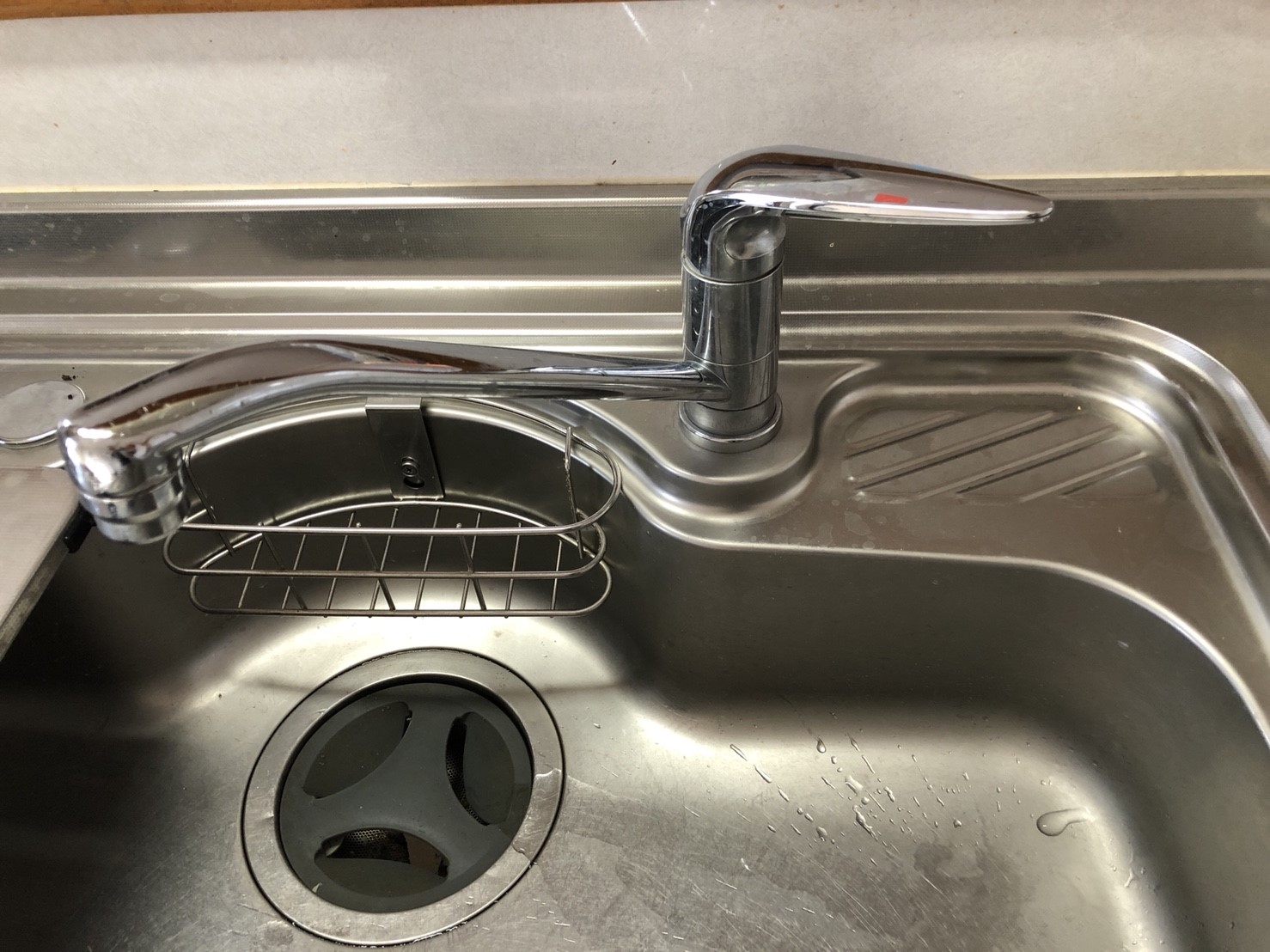八尾市で浄水機能付の台所水栓に取り替えました。