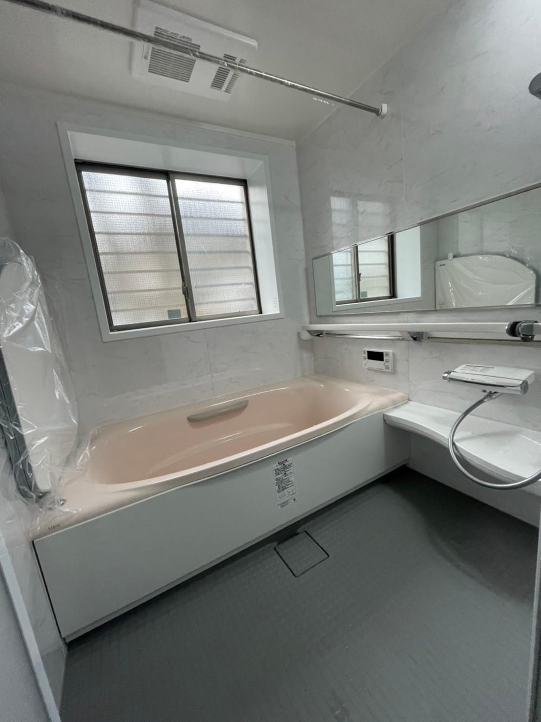 八尾市でタイルの浴室から、ユニットバスに取り替えさせて頂きました