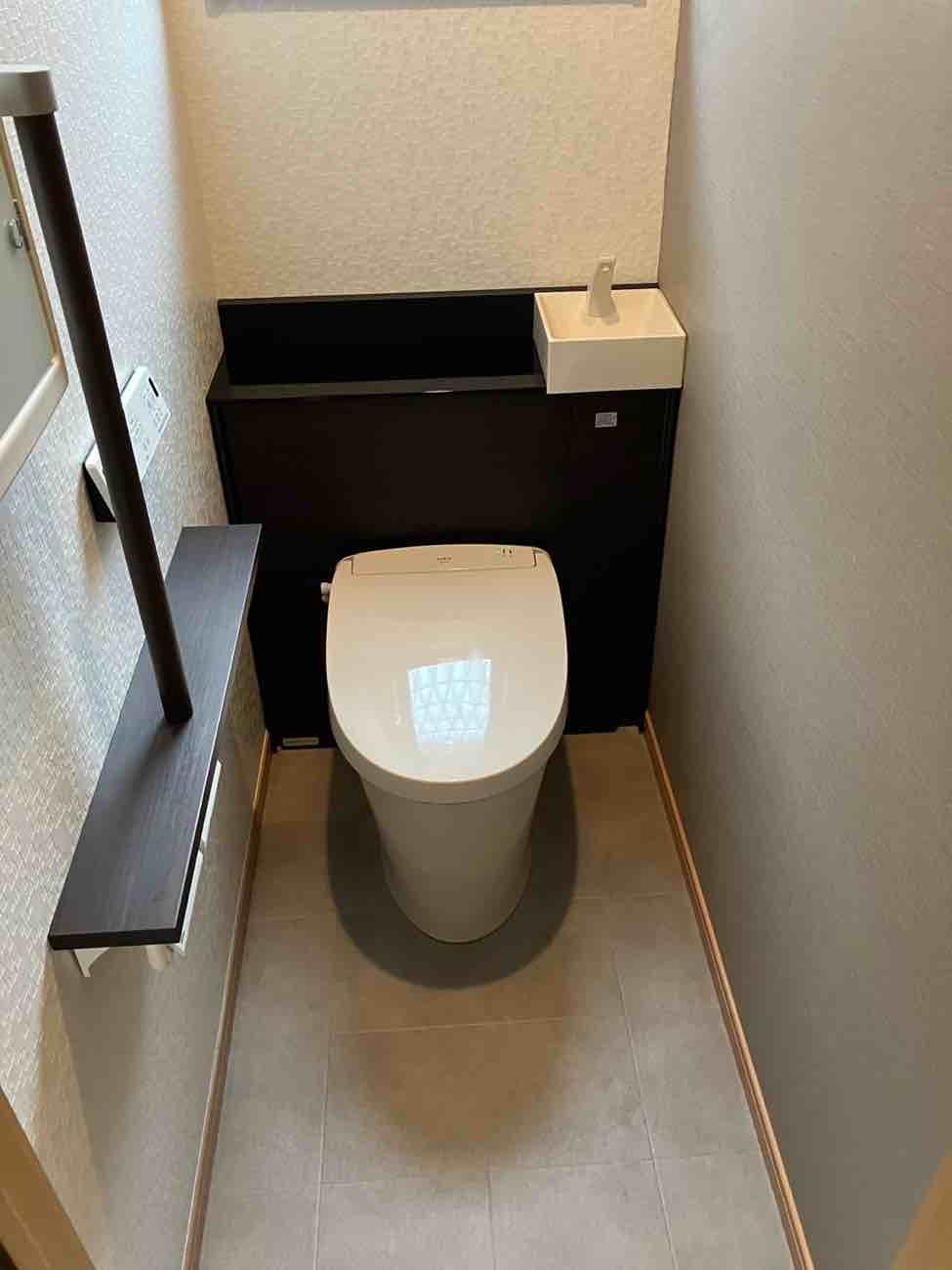 八尾市でキャビネット付きトイレを施工させていただきました！