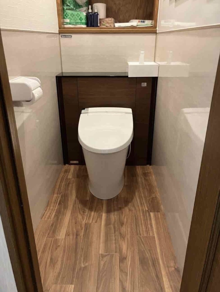 八尾市でトイレの交換をしました。