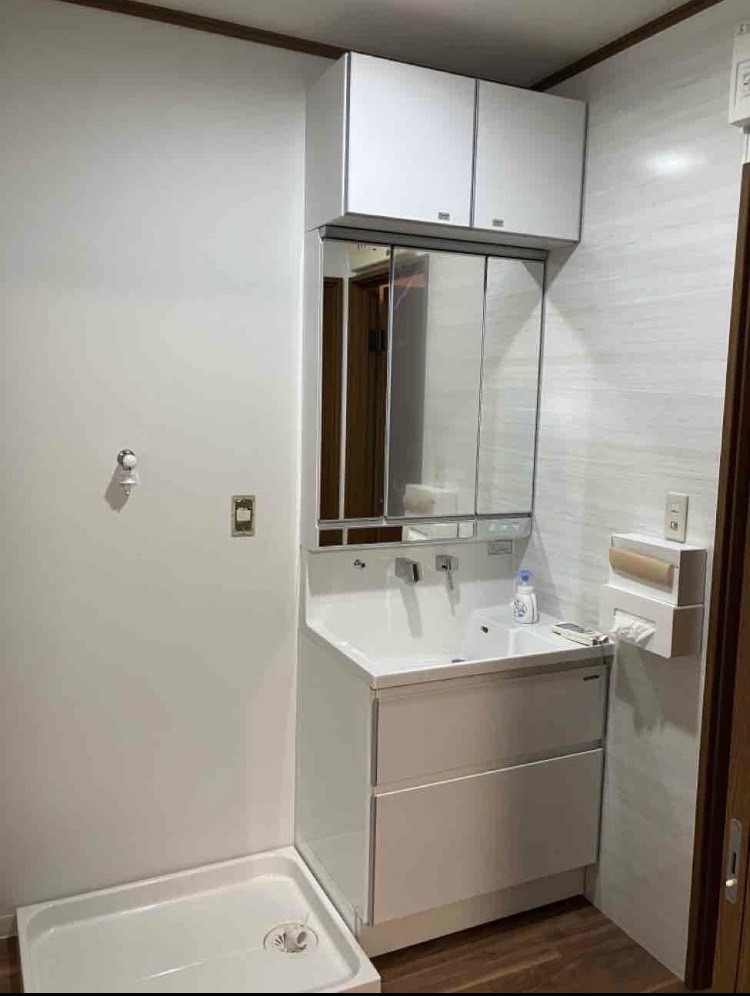 八尾市で洗面の施工をさせて頂きました。