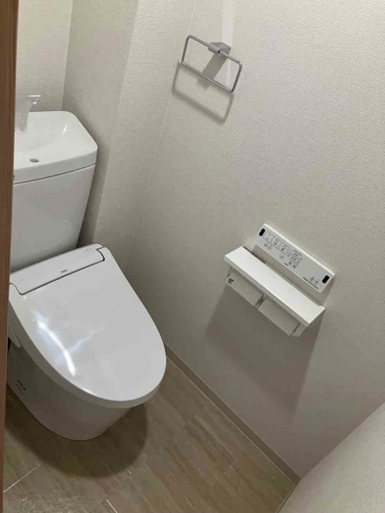 八尾市でトイレの取替えを行いました。