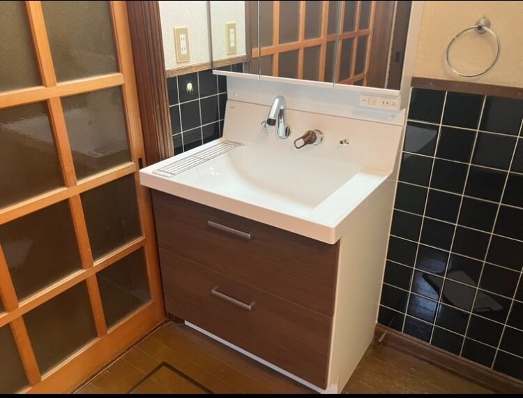 八尾市で洗面台を取替させていただきました！