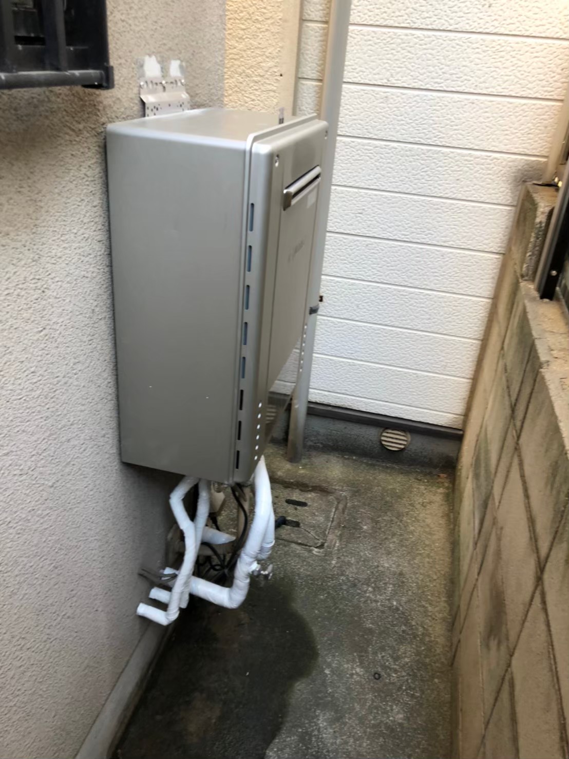 八尾市で色々な種類の給湯器を取替させていただきました。