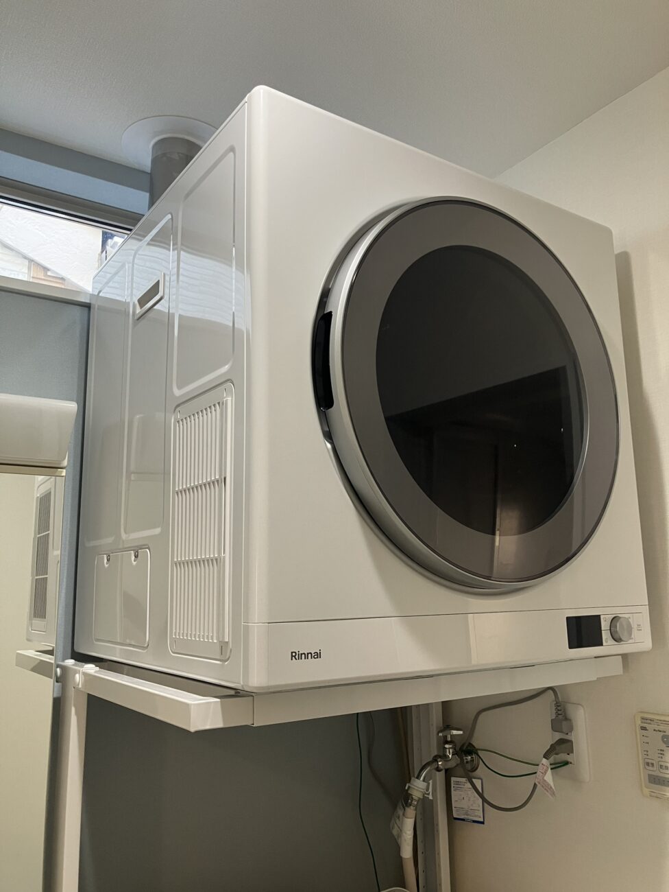 八尾市の戸建てで２階にある洗面室に乾太くんの取付しました