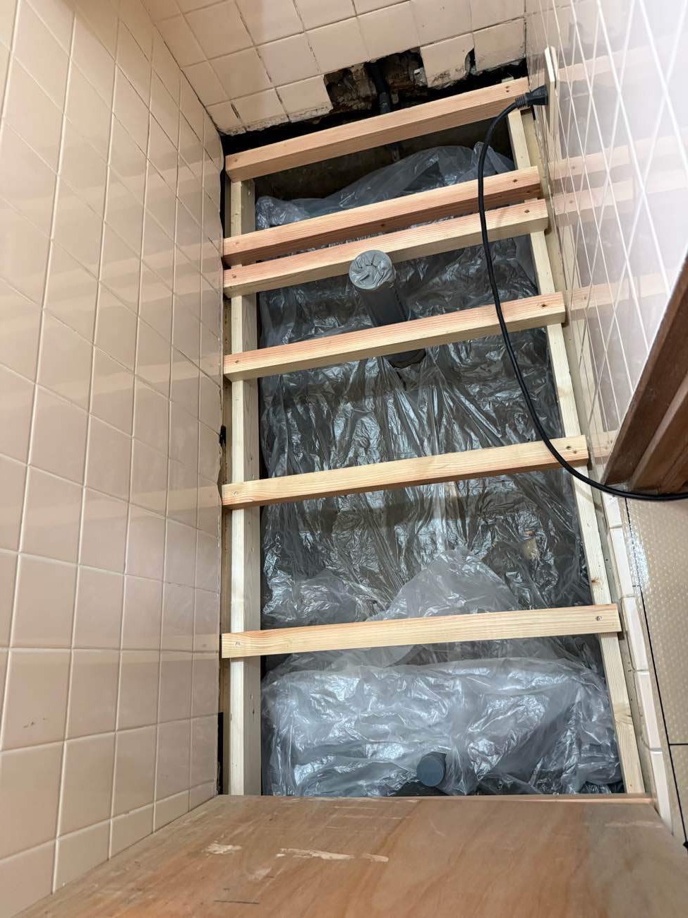 トイレ床下地