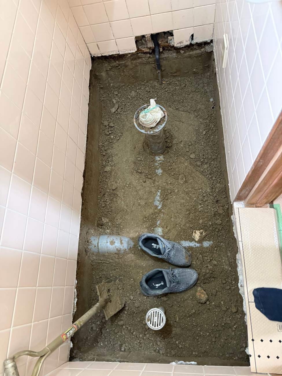 トイレ土間タイル撤去
